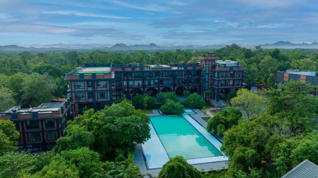 Covanro Sigiriya - Brand New Luxury Hotel Buitenkant foto