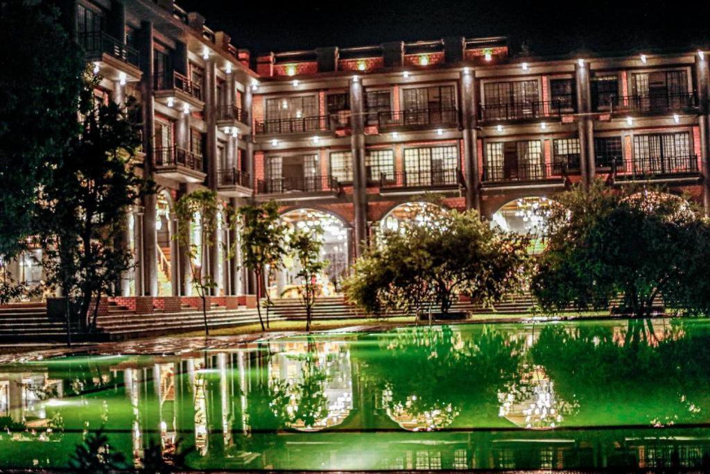 Covanro Sigiriya - Brand New Luxury Hotel Buitenkant foto