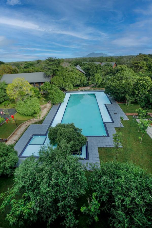 Covanro Sigiriya - Brand New Luxury Hotel Buitenkant foto