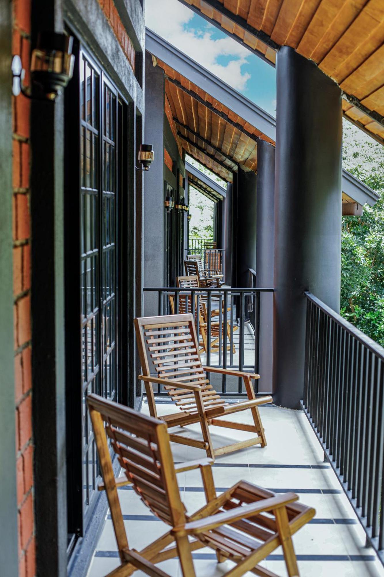 Covanro Sigiriya - Brand New Luxury Hotel Buitenkant foto